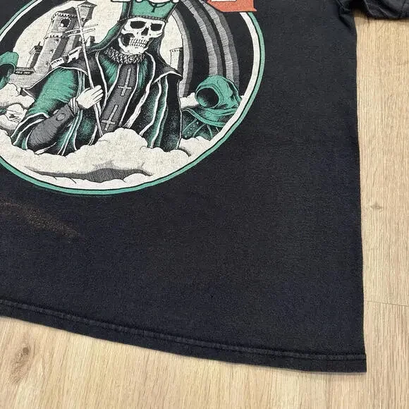 GHOST Band T Shirt Thrashed Distressed Men’s Large Faded Papa Emeritus III 21x25 - Picture 4 of 15